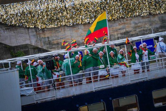 Lietuvos delegacija olimpinių žaidynių atidarymo ceremonijoje<br>Kipro Štreimikio/LTOK nuotr.