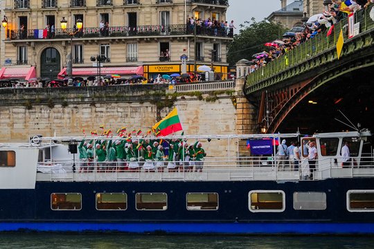 Lietuvos delegacija olimpinių žaidynių atidarymo ceremonijoje<br>Kipro Štreimikio/LTOK nuotr.