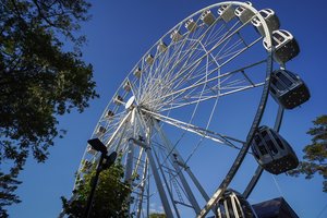 Jūros šventės teritorijoje – baisi nelaimė: iš atrakciono iškrito du žmonės