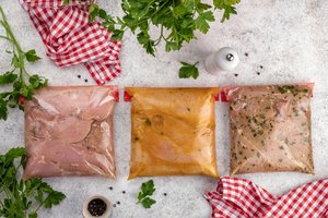 5 pigūs ir lengvai pagaminami namuose marinatai vištienai: daugiau niekada nebereikės sukti galvos