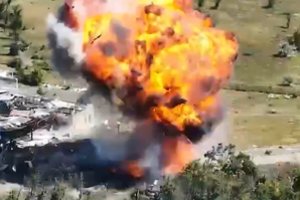 Įspūdinga sprogimų serija: į orą išlėkė visas rusų karinis konvojus