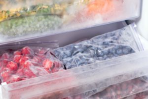 Uogų ir daržovių šaldymo subtilybės: pamirškite į ledą sušalusius gabalus