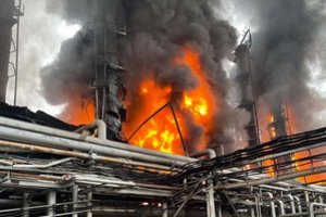 Ukrainiečiai pataikė į naftos bazę Rusijoje, Kursko srityje: kilo didelis gaisras