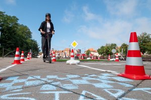 Kas penktas paspirtukininkas mano, jog Kelių eismo taisyklės jiems negalioja: sieks atkreipti jų dėmesį