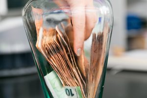 Daliai draudimo sutarčių gali būti pritaikytas naujas mokestis: aiškėja, kam tektų paploninti pinigines