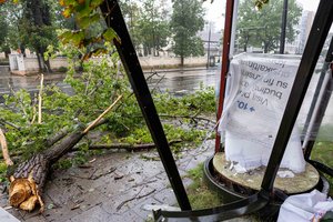 Audra medžius vertė lyg degtukus: ugniagesiai atliko rekordinį kiekį darbų