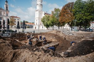 Kauno Rotušės aikštė pasitinka pokyčius: senamiestyje įsibėgėja archeologiniai tyrimai