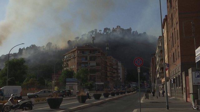 Dėl itin aukštos temperatūros Romoje kilo gaisras: evakuoti pastatai, burai ir televizijos transliavimo centras