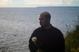 Miriko išleido naują vasaros pabaigos hitą „warmth (it all feels so lonely)“