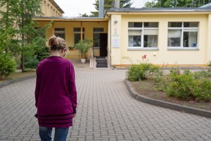 Kaunietės košmaras: vienas skundas dėl vaikų gyvenimą pavertė kalėjimu