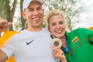 Nuo bučinio mylimajam – iki padėkos tėčiui, mamai ir žinios Lietuvai: bronzinė V. Senkutė dar nesuprato, kas įvyko