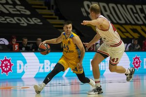 R. Jokubaičio klubas įteikė naują sutartį taikliarankiam vietiniam gynėjui