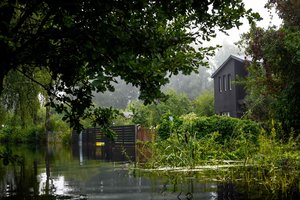 Dalis Latvijos – po vandeniu: keliai uždaryti, gyventojai įspėti pasirengti evakuacijai