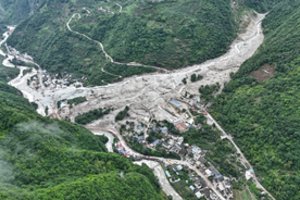 Košmaras Kinijoje: liūtys pasiglemžė 100 žmonių gyvybes, dar daugiau – dingę be žinios