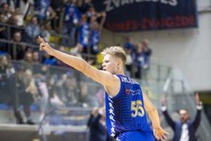 „CBet“ pasirašė sutartį su M. Arlausku