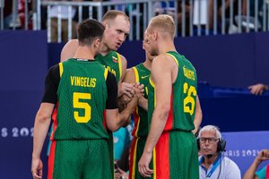 Dėl olimpinio medalio teks kovoti papildomai: dažnai klydusi Lietuvos trijulė pusfinalyje pripažino Nyderlandų pranašumą