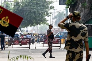 Bangladeše žuvo dar 109 žmonės, šalies kontrolę perėmė kariuomenė