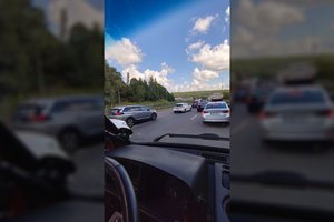 Judrioje Vilniaus gatvėje dėl masinės avarijos sutriko eismas