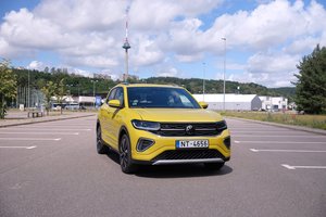2024 m. „Volkswagen T-Cross“ testas: ar pavyks aplenkti klasės lyderį iš Japonijos
