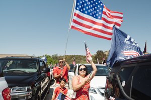 Economists wonder what's going on in the world: 'strange Monday'