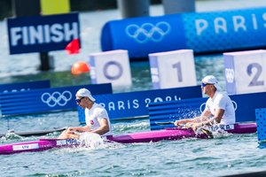 Po dviejų falšstartų Lietuvos dvivietei baidarei iki 500 metrų distancijos pusfinalio pritrūko 0,01 sek.