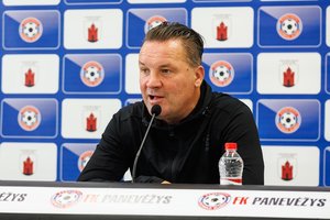 Tūžį išliejęs „Panevėžio“ treneris S. Vrevenas: „Net ir tada, kai taktika yra visiškas mėšlas, negalime praleisti dviejų įvarčių per 10 minučių“