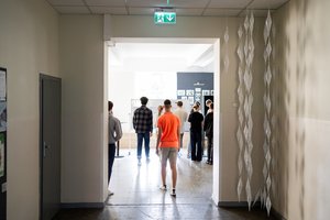 Vyriausybė savivaldybėms perdavė moksleiviams skirtų transliavimo įrenginių ir vaizdo kamerų