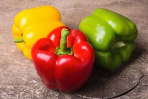 Kodėl skiriasi saldžiųjų paprikų spalvos? Daugelis klysta manydami, kad viskas dėl rūšies