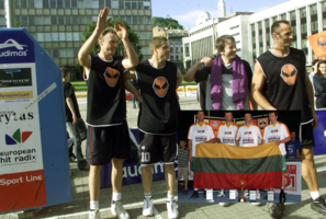 Diena, kai Lietuvos krepšininkų trijulė tapo pasaulio čempionais: „Sunku žaisti prieš 130 kilogramų sveriantį amerikietį“