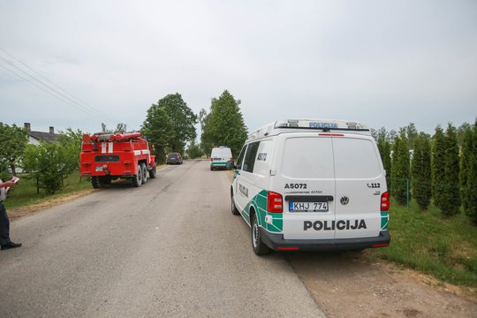 Praėjusią parą ugniagesiai tris kartus traukė žmones iš šulinių ir duobių