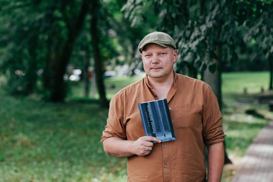 R. Kmita apie S. Žadano „Duonos paliaubas“: „Atpažinsite Balio Sruogos „Dievų miško“ humorą“