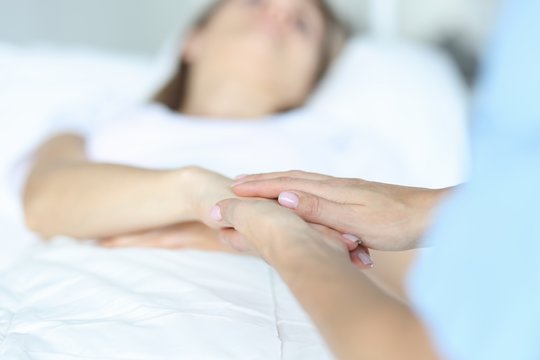 Kaip veikia organizmas gyvenimo pabaigoje: šie požymiai byloja, kad artėja žmogaus mirtis