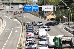 Katalonijos policija pranešė suėmusi pareigūną, padėjusį C. Puigdemont'ui pabėgti