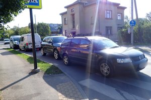 Vyrai svetimais automobiliais toli nenuvažiavo: tą pačią dieną atsidūrė areštinėje