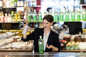 Profesionali barmenė apie sunkų darbą ir unikalų renginį: „Girtuokliavimas mums yra keiksmažodis“