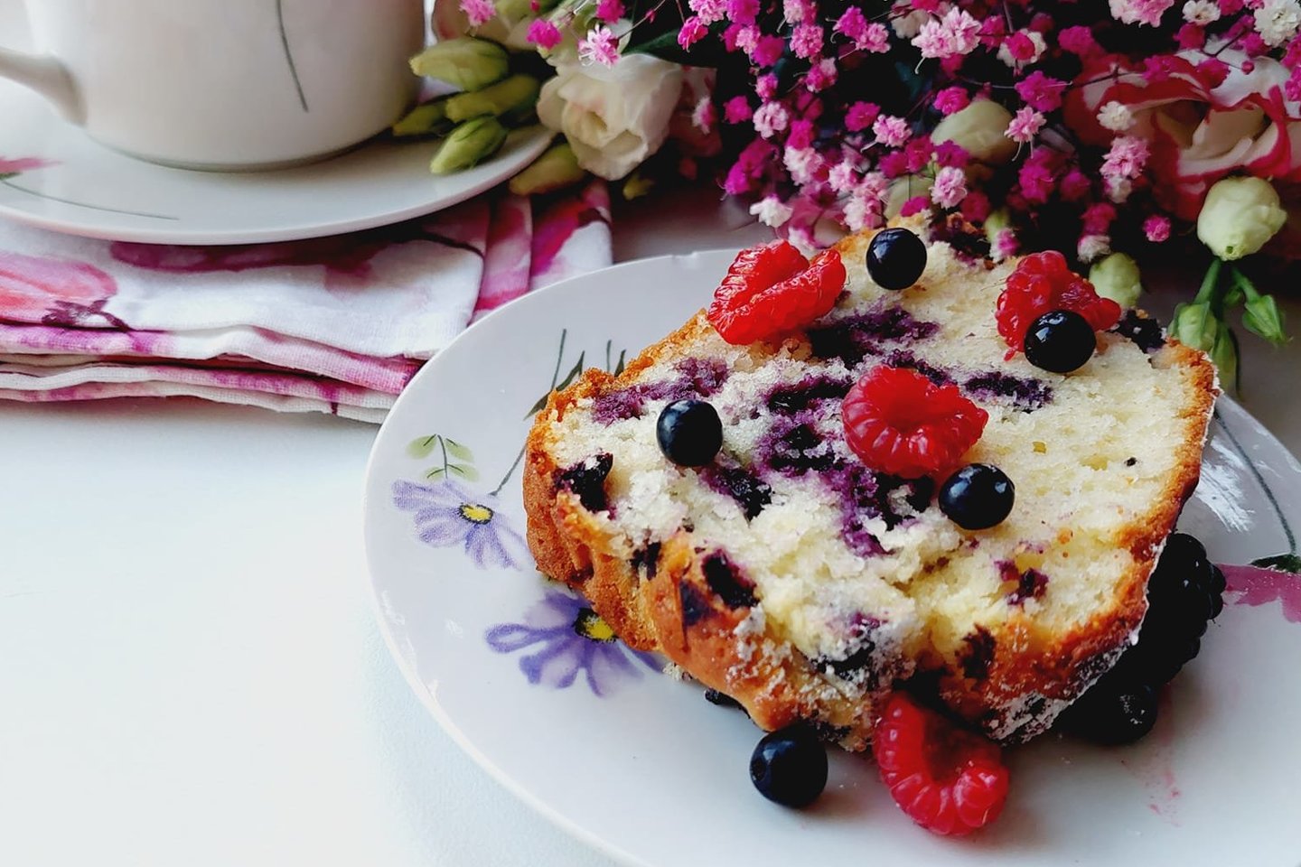  Jogurtinis pyragas su šilauogėmis.<br> „Kviečiu į virtuvę“ nuotr.