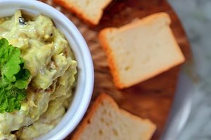 Avokadų ir skumbrės užtepėlė: ir ant sumuštinio, ir kaip užkandėlė vakarėlyje