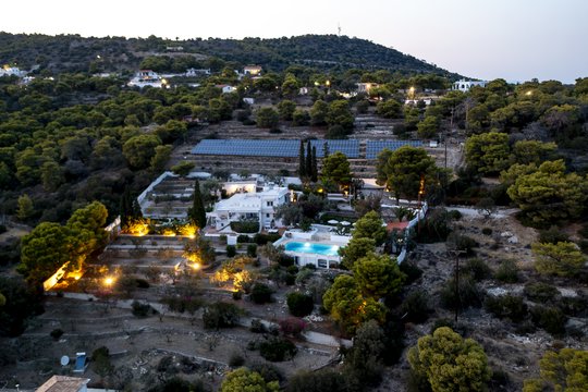 Graikijai priklausančioje saloje esanti Landsbergių vila ir salos vaizdai.<br>V.Ščiavinsko nuotr.