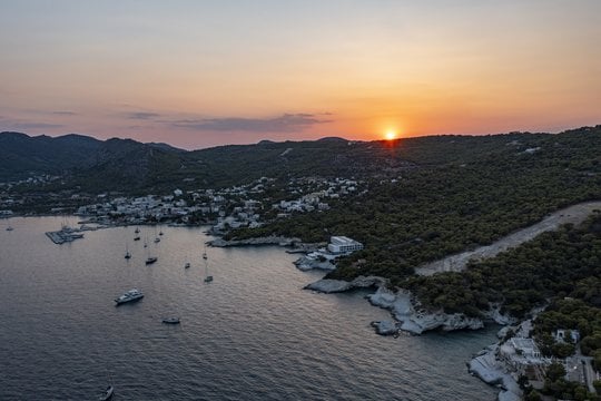 Graikijai priklausančioje saloje esanti Landsbergių vila ir salos vaizdai.<br>V.Ščiavinsko nuotr.