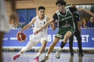 Fenomenalią gynybą pademonstravę 16-mečiai krepšininkai pergalingai pradėjo Europos čempionatą