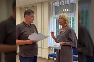 Į R. Žemaitaičio susitikimą su rinkėjais su trenksmu įsiveržusi Ž. Pinskuvienė išplūdo politiką