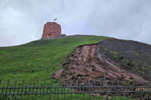 Gedimino kalno nuošliaužos jau nestebina: tvarkymui reikia milijonų, o skirta vos 26 tūkst.