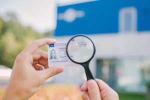 Policija uždarė 136 paskyras, siūlančias nelegaliai įsigyti vairuotojo pažymėjimą