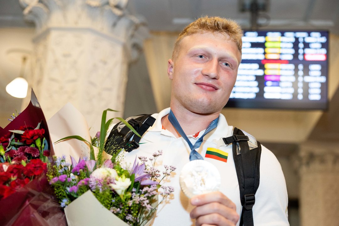M. Alekna su sidabriniu medaliu sugrįžo į Lietuvą!<br>T. Bauro nuotr.