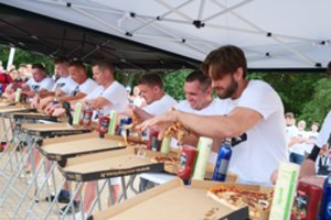 Palangoje vyko picų valgymo čempionatas: nugalėtojai pademonstravo puikius rezultatus