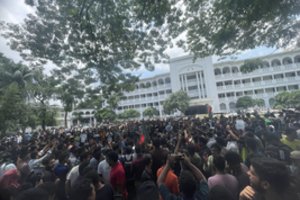 Bangladešo Aukščiausiojo Teismo pirmininkas teigia atsistatydinsiąs po protestuotojų ultimatumo