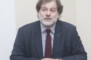 Visuomenininkai kritikuoja sprendimą nukelti sostinėje esantį S. Nėries paminklą: argumentai nevykę