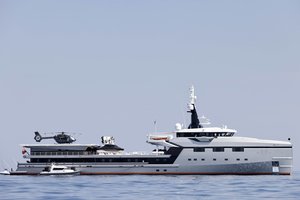 Turtuoliai varžosi jachtų prašmatnumu: jos – kaip statuso, galios ir skandalų simbolis