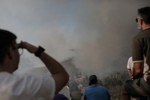 Turistų pamėgtoje Graikijoje siautėja gaisrai: dalį sostinės rajonų jau pasiekė dūmai