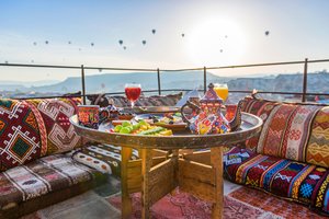 Gurmaniški atradimai Turkijoje: nuo tradicinių patiekalų iki „Michelin“ šefų ruoštų vakarienių viešbutyje